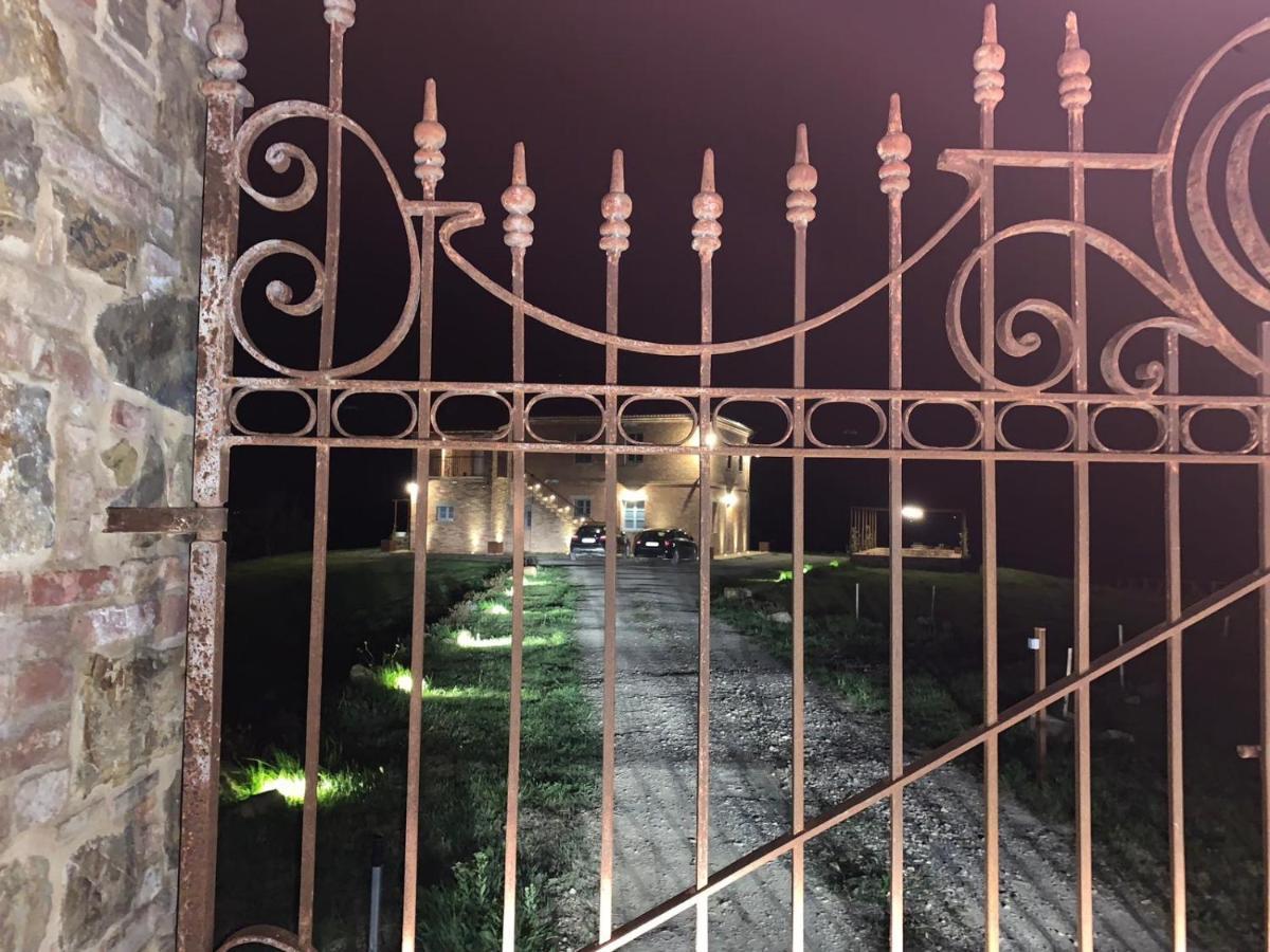 Cordella In Valdorcia Truffle And Olive Oil Resort Montalcino Luaran gambar